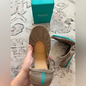 NWT! Tieks Taupe Classic Size 8